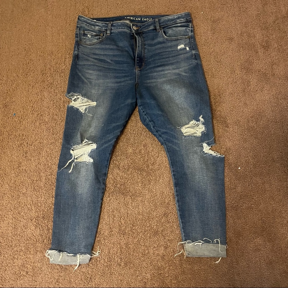 American Eagle Plus / Curvy Ripped Jeans ( high rise )